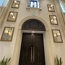 山手迎賓館　神戸の画像｜ロビーに入るドア