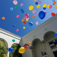 北山迎賓館の画像｜庭、風船の演出