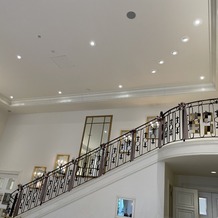アーセンティア迎賓館　浜松の画像｜ホワイトハウスの方の階段です。