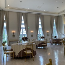アーセンティア迎賓館　浜松の画像｜ホワイトハウスの方披露宴会場です。窓が多くて大きくて明るい印象でした。
