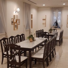 アクアテラス迎賓館 &amp;nbsp;新横浜の画像｜ロビー2階のテーブルスペース