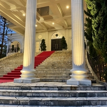 アーフェリーク迎賓館　岐阜の画像｜私たちが選んだ方の式場ではないですが、女性のあこがれの階段です。