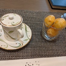 アーフェリーク迎賓館 大阪の画像｜スープとパン。パンはちぎらずに食べられる。