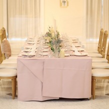 アーヴェリール迎賓館　高松の画像｜家族のみの少人数での結婚式だったので長テーブルを使用しました。