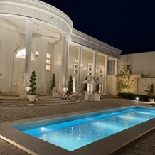 アーヴェリール迎賓館　高松の画像｜披露宴会場から外に出ると、プールがあります！