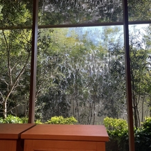 アクアガーデン迎賓館　岡崎の画像｜滝が流れていて素敵！