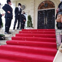 アーククラブ迎賓館　福山の画像｜チャペルのドアから外に出た先の大階段