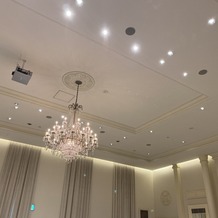アーククラブ迎賓館　福山の画像｜天井が高くて大きなシャンデリアがありました。上質な感じでした