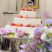 ベイサイドパーク迎賓館　千葉みなとの画像｜イチゴが段ごとに飾られている大きいケーキです