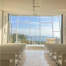 ベイサイド迎賓館　松山の画像｜扉を開けた瞬間に見えるこの景色。色、光、空間、素敵すぎました。