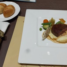 アクアガーデン迎賓館　沼津の画像｜お肉が柔らかく最高でした。パンも美味しかったです。