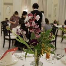 アクアガーデン迎賓館　沼津の画像｜テーブル装花です