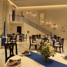アクアテラス迎賓館　大津の画像｜披露宴会場の階段が素敵