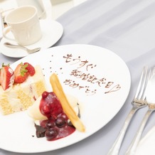 ヒルサイドクラブ迎賓館　札幌の画像｜結婚式の日と両親の結婚記念日が近かったので、デザートプレートにメッセージを書いてもらいました！