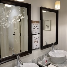 ヒルサイドクラブ迎賓館　札幌の画像｜お客様用のトイレです。鏡にメッセージを書くこともできるそうです。