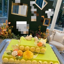 ヒルサイドクラブ迎賓館　札幌の画像｜ウェディングケーキとプールサイドのフォトスポット