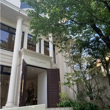 HILL SIDE HOUSE KOBE KITANO（ヒルサイドハウス神戸北野）の画像｜式場の玄関