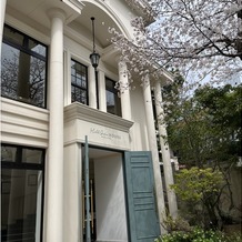 HILL SIDE HOUSE KOBE KITANO（ヒルサイドハウス神戸北野）の画像｜階段とスロープがあり、バリアフリー対策されています