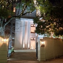 HILL SIDE HOUSE KOBE KITANO（ヒルサイドハウス神戸北野）の画像｜夜の外観