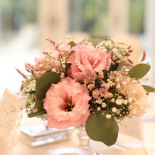 アニバーサリークラブ　フラワーガーデンの画像｜披露宴の各テーブルのお花です！カラードレスに合わせてピンクにして頂きました！