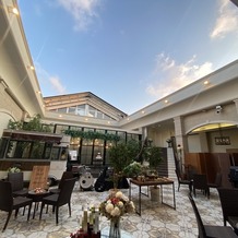 アニバーサリークラブ　フラワーガーデンの画像｜屋根の開く会場