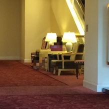 ウェスティンホテル大阪の画像｜ロビーの赤い絨毯が上品です