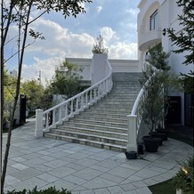 ＡＩＬＥ ｄ’ＡＮＧＥ garden（エルダンジュ　ガーデン）の画像｜ガーデン横の大階段
