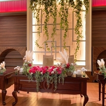 ホテル メルパルク熊本の画像｜新郎新婦席上の花。