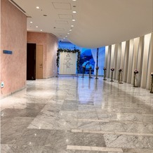 ホテル メルパルク熊本の画像｜挙式に入るまでの廊下