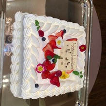 ホテル　メルパルク大阪の画像｜シンプルな四角いウエディングケーキで、入刀しやすかったです(笑)