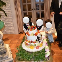 ピエトラ・セレーナの画像｜子供たちがケーキを運んでいます