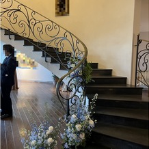 ピエトラ・セレーナの画像｜この階段から新郎新婦が降りてきます。