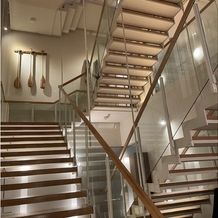 ＡＭＡＮＤＡＮ　ＢＬＵＥ　鎌倉（アマンダンブルー鎌倉）の画像｜欧州ホテルのような階段