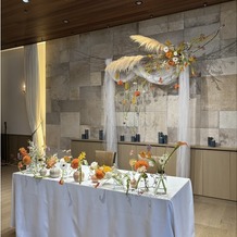 Ｌｅ　Ｍｅｒｃｉ（ル・メルシェ）の画像｜メインテーブルの装花