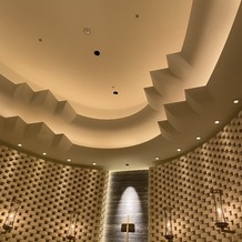 ホテル インターコンチネンタル 東京ベイの画像｜開放感のあるチャペル