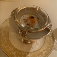 ホテル インターコンチネンタル 東京ベイの画像｜前菜のウニと蟹を使ったお料理。
海鮮が得意でない私も美味しくいただけた。