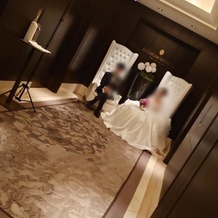 ホテル インターコンチネンタル 東京ベイの画像｜前撮りは館内の様々な場所で撮影します。ホワイトとカラーで若干異なる場所でも撮影しました。