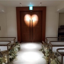 ホテル インターコンチネンタル 東京ベイの画像｜バージンロード　光がハートの形をかたどる