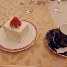 ホテル　ラシーネ新前橋の画像｜ウェディングケーキをカットしてくださいました。コーヒーも頂きました。