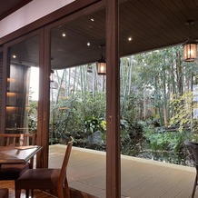 フォーチュン ガーデン 京都（FORTUNE GARDEN KYOTO）の画像｜ブライダルフェアのお部屋、レストラン、披露宴会場どこからでも見えるお庭