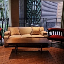 フォーチュン ガーデン 京都（FORTUNE GARDEN KYOTO）の画像｜テラスのソファ