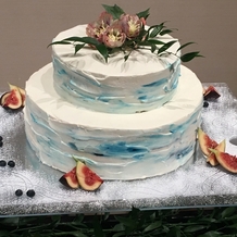 クラシカ ベイ クオーレの画像｜新婦らしいシンプルだけどオシャレなウェディングケーキ！