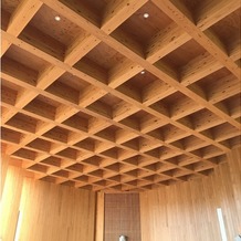 鶴見ノ森　迎賓館の画像｜木がメインのチャペルの天井