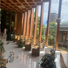 鶴見ノ森　迎賓館の画像｜木の匂いがして、外からの光も入りとても明るく感じた。