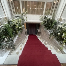 ラ・バンク・ド・ロア（横浜市指定有形文化財）の画像｜挙式会場までの入場の階段