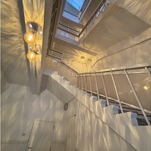 ラ・バンク・ド・ロア（横浜市指定有形文化財）の画像｜螺旋階段の下からのアングル