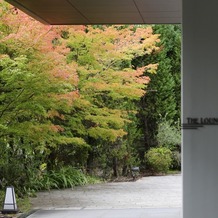 太宰府迎賓館の画像｜会場入り口　緑もあり自然も味わえます。