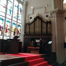 KOBE St.MORGAN CHURCH（神戸セントモルガン教会）の画像｜教会のオルガン。
生演奏でとても素敵な雰囲気になりました。