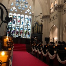 KOBE St.MORGAN CHURCH（神戸セントモルガン教会）の画像｜王道赤いバージンロード