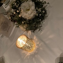 ラグナヴェール　プレミア &nbsp;ＬＡＧＵＮＡＶＥＩＬ　ＰＲＥＭＩＥＲの画像｜ゲストテーブル装花